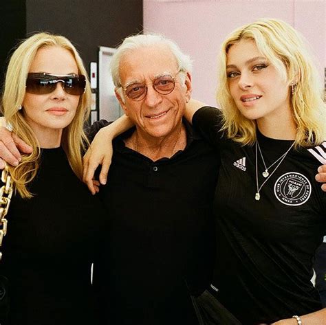 nicola peltz dad